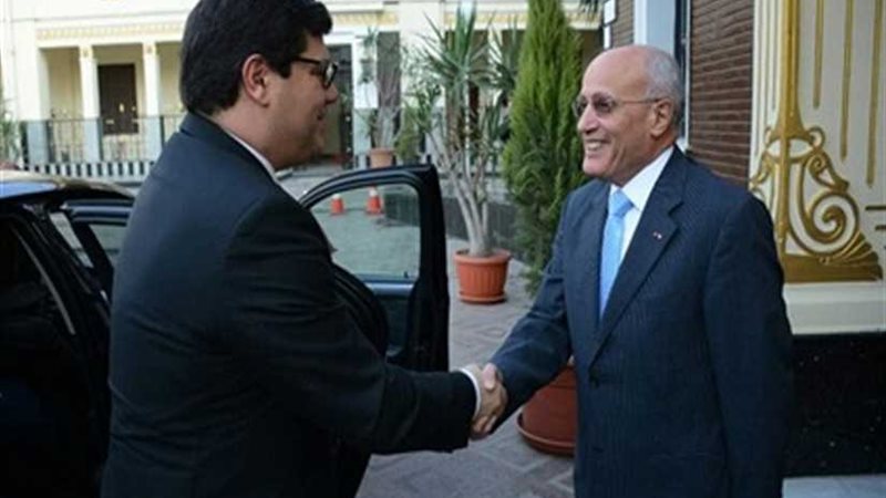 العصار يستقبل وزير