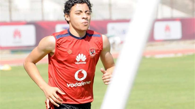 أكرم توفيق يستفسر