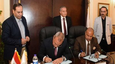 وزير التموين يشهد توقيع عقد إنشاء أول منطقة لوجستية بقنا