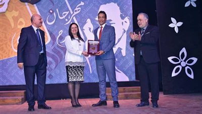 تكريم محمد فرج في مهرجان المسرح العربي بدورته الـ35