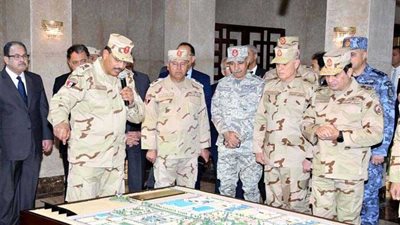 السيسي بالزي العسكري من سيناء: كله تحت السيطرة (فيديو)