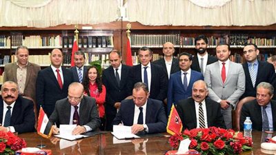 «الخطيب» يوقع بروتوكول تعاون بين الأهلي ومحافظة القاهرة