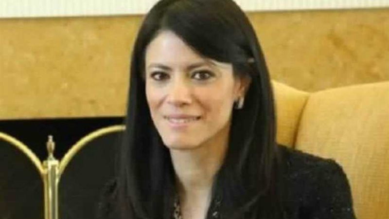 وزيرة السياحة تبحث