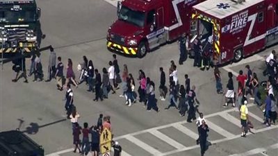 الدراسة في مدرسة فلوريدا تعود بـ17 ثانية حدادا على ضحايا الهجوم
