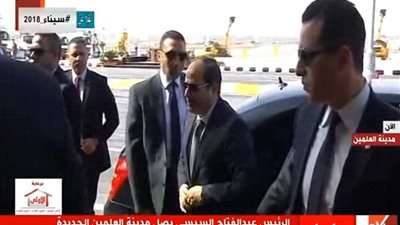 لحظة وصول السيسي للعلمين الجديدة لافتتاح عددًا من المشروعات (فيديو)