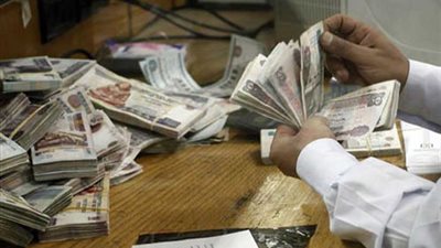 4000 جنيه مزورة ببنك حكومي