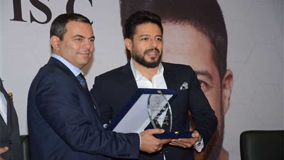 محمد حماقي يحيي سلسلة حفلات للتوعية بڤيروس سي