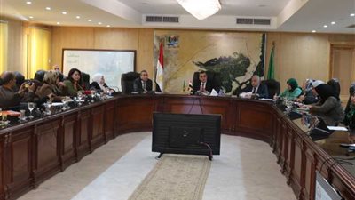 محافظ الفيوم يبحث سبل المشاركة في 