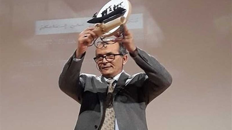 عالم فلسطيني يحصل