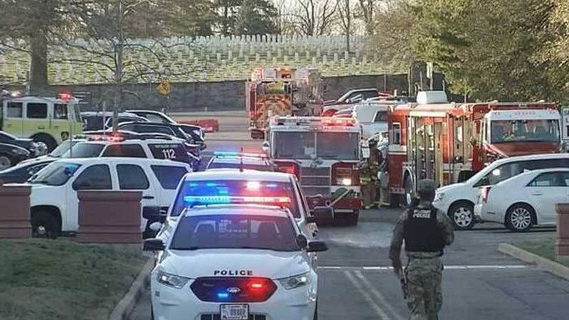 إصابة 11 شخصا في