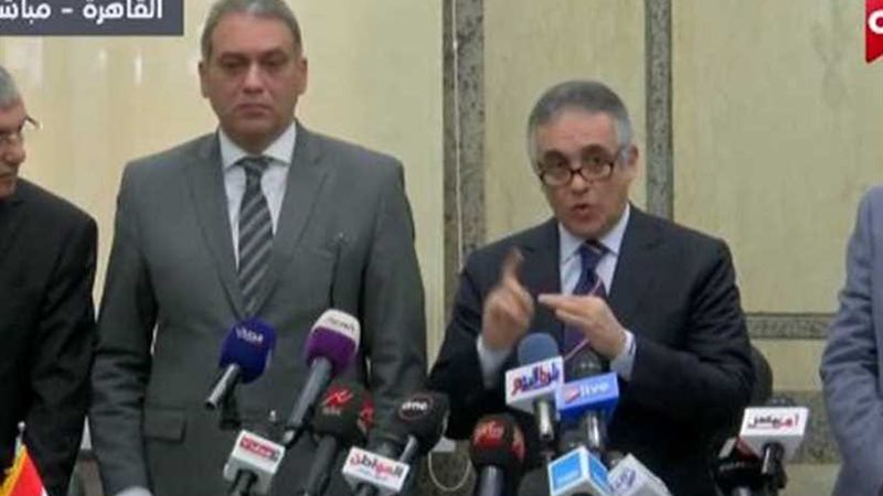 مقاعد متحركة ومترجمى