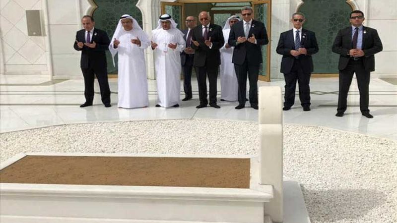 عبد العال يزور ضريح