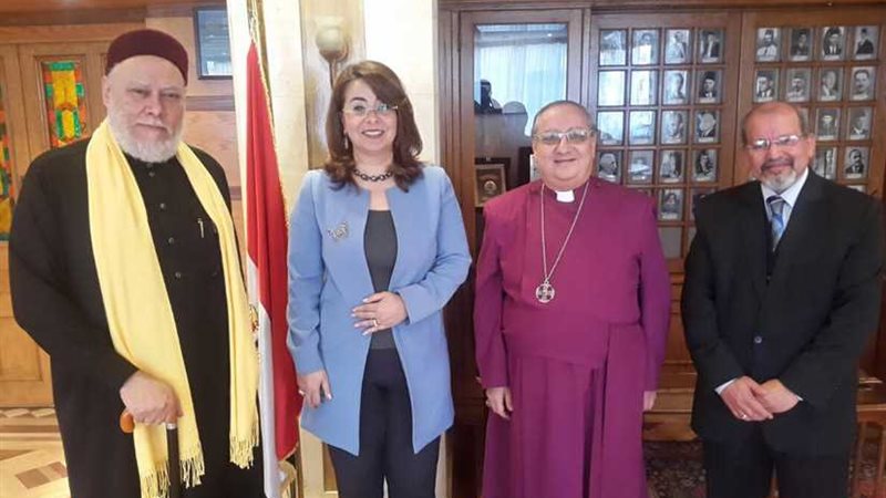 غادة والي تبحث طرح