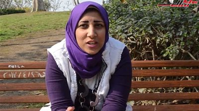 عُلا تنشر البهجة للصُم والبكُم على طريقتها