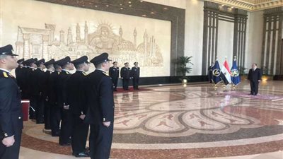 وزير الداخلية ​ يدعو الضباط المتخصصين لبذل كل طاقتهم في العمل 