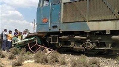 قطار مطروح يدهس سائق كارو