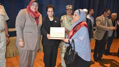 تكريم 54 من أمهات الشهداء والأمهات المثاليات بالبحيرة