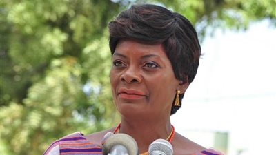 حرم رئيس بوركينا فاسو تشيد بقافلة الأزهر