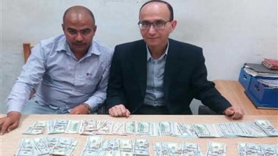 جمارك مطار برج العرب تحبط محاولة تهريب كمية من النقد الأجنبي