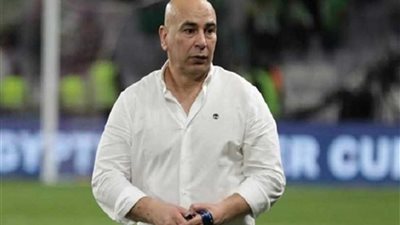 حسام حسن يحتفل بتأهل المصري للكونفدرالية علي حساب الزمالك