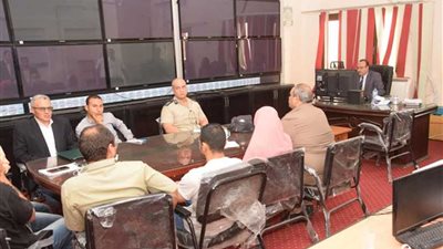 محافظ بني سويف يتابع 