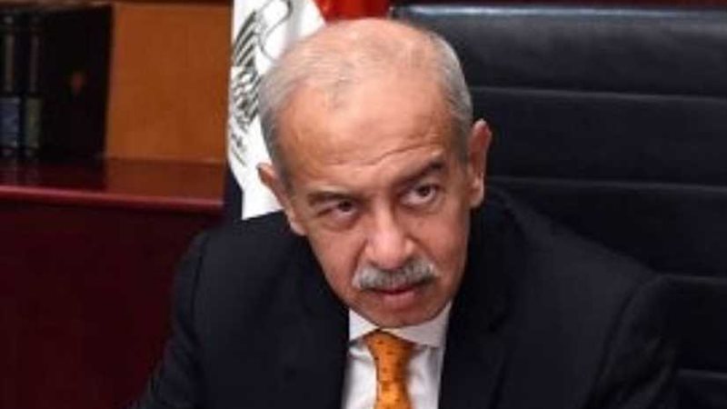 إسماعيل يلتقي عددًا