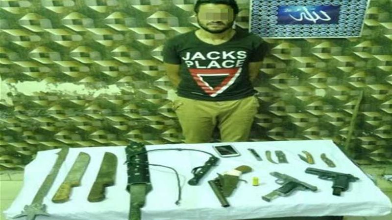 عاطل يتاجر في الأسلحة