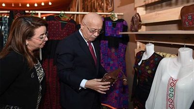 رئيس الوزراء يفتتح معرض الحرف اليدوية بقاعة المؤتمرات في مدينة نصر