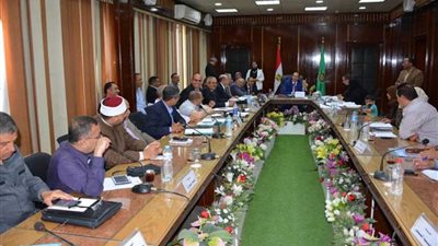 محافظ الدقهلية يستجيب لطلبات 20 حالة إنسانية