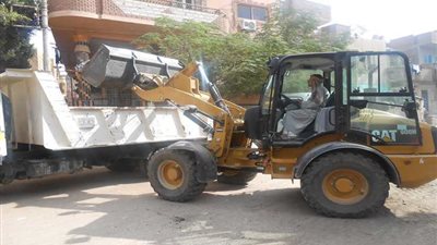 رصف طرق وإزالة تعديات ورفع 55طن قمامة ومخلفات بمركز صدفا