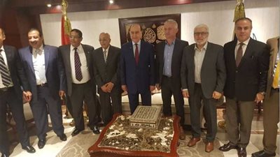 مميش يبحث الاستثمار في صناعة السيارات