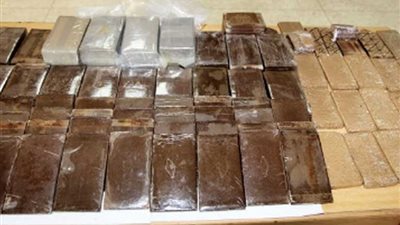 ضبط شخصين بمطروح وبحوزتهما 650 طربة حشيش