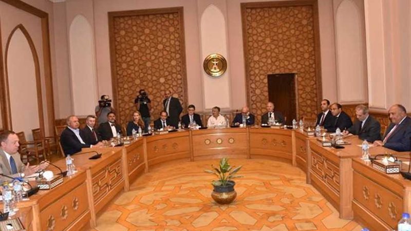 وزير الخارجية يبحث