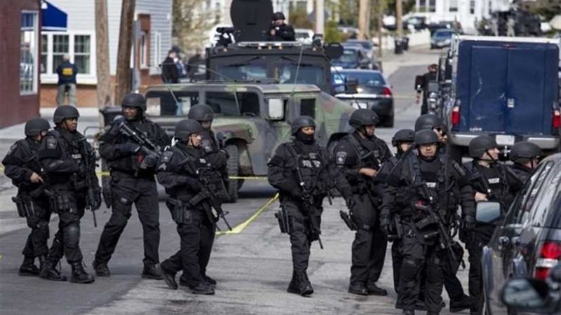 إصابة 8 ضباط في انفجار