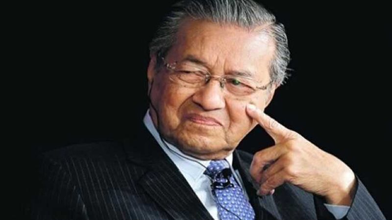 عراب الإخوان يخالف