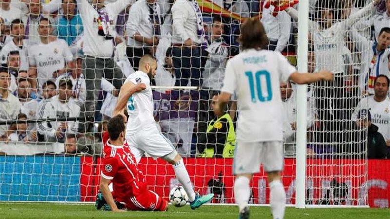 «بنزيما» يسجل الهدف