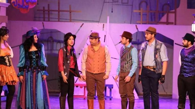 كوميديا البؤساء يبدأ