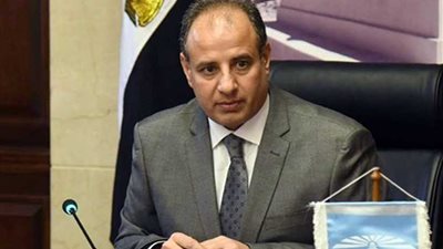 محافظ الإسكندرية يكلف الأجهزة بالتعامل مع حادث إنفصال ٣ أدوار عن عقار بسموحة