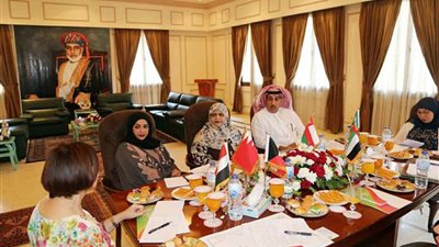 الملحقية الثقافية العمانية تستضيف اجتماعًا للملاحق الثقافيين الخليجيين