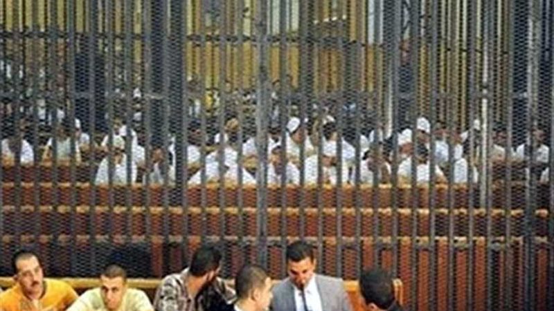 طعن 45 متهما بأحداث