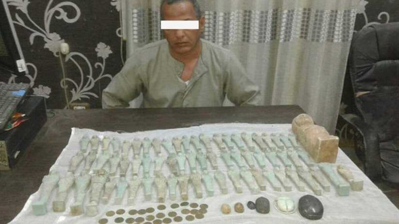 ضبط موظف بحوزته ١٠٥