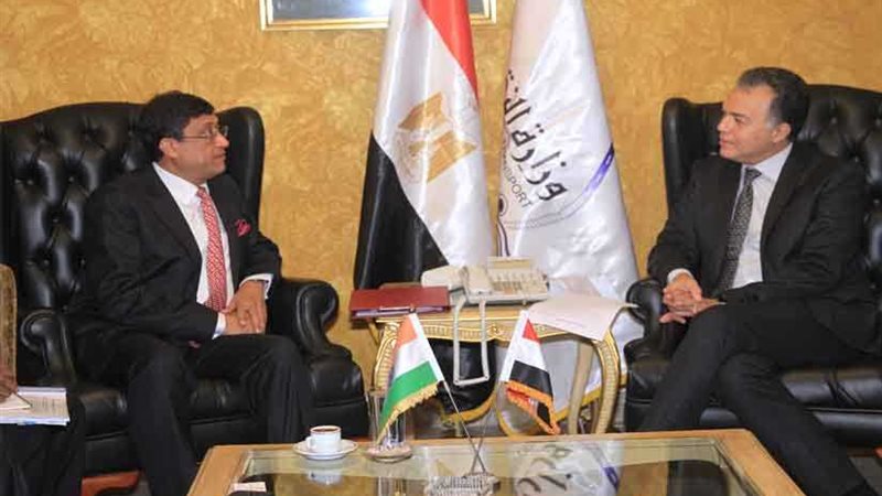 عرفات يستقبل السفير