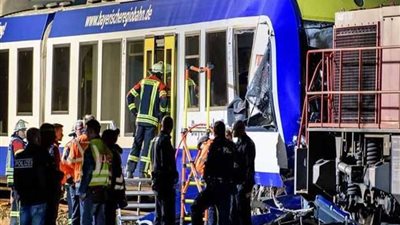 قتلى ومصابون في تصادم قطارين بجنوب ألمانيا