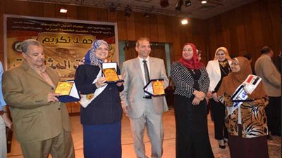 نقابة المعلمين بالمنيا تكرم 122 من الأمهات والمعلمات المثاليات