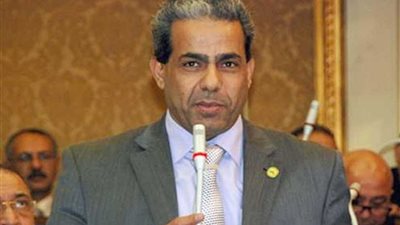 مخاليف يقدم ثلاثة طلبات إحاطة بشأن 