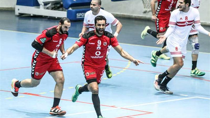 يد الأهلي بطلًا للدوري