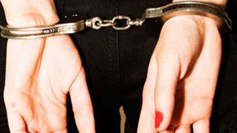 ضبط سيدتين استوليتا