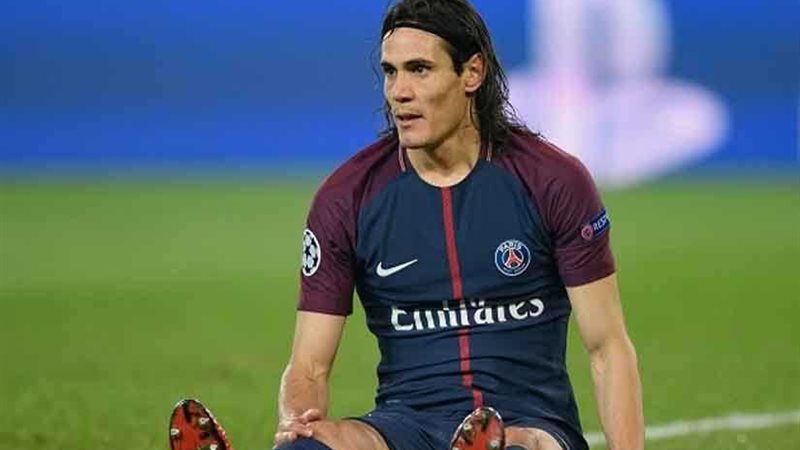 كافاني ينفي رحيله