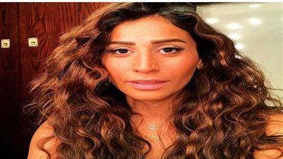 دينا الشربيني لجمهورها: صباح الخير