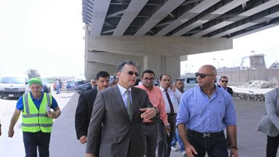 وزير النقل يتابع أعمال تنفيذ المحاور الجديدة بالإسكندرية